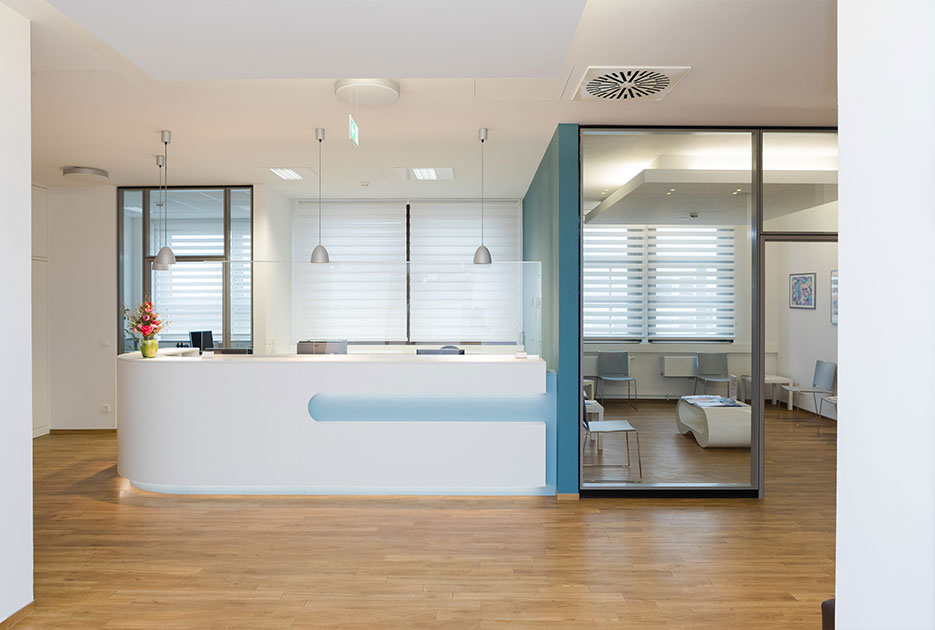 Ein offener und freundlicher Einblick auf unseren Empfang, der unsere Philosophie wiederspiegelt.