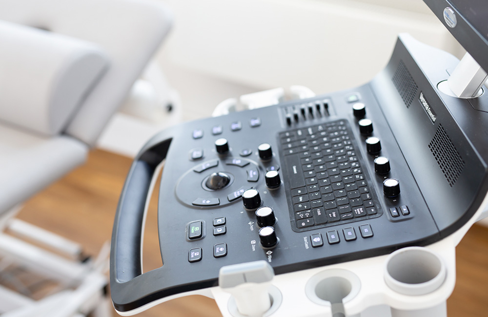 Moderne Diagnostik mit modernen Geräten.