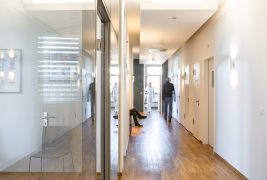 Ein schöner großzügiger Einblick in unsere helle Praxis.